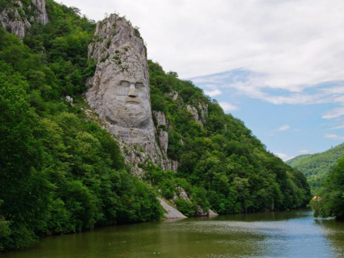 Статуя короля Децебала