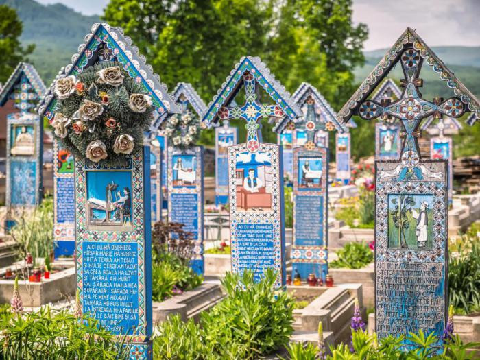 Веселое кладбище в Сэпынце