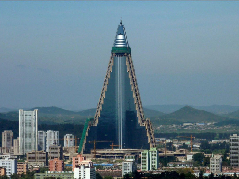 Ryugyong Hotel, Пхеньян, Северная Корея