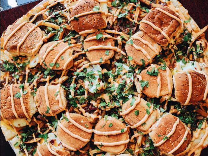 Пицца из чизбургеров, Куинс, Нью-Йорк