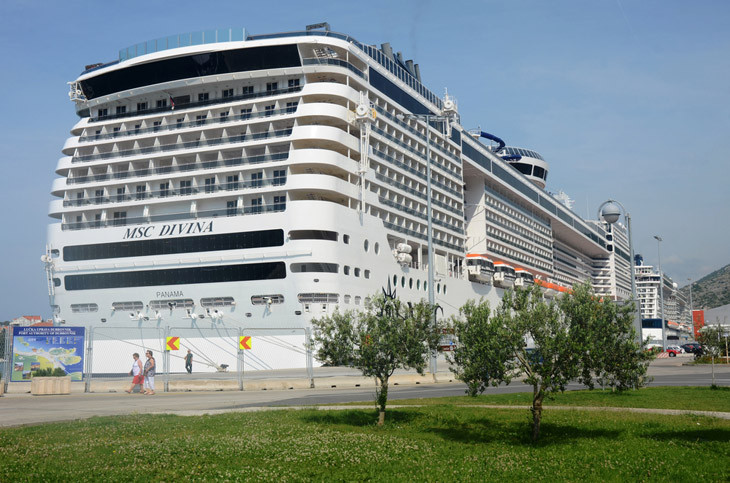 MSC Divina: по лестнице из кристаллов Swarovski