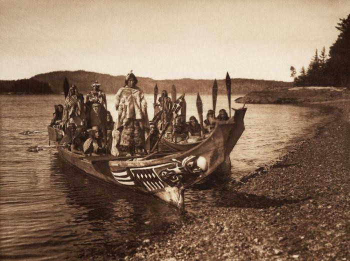 Свадьба квакиютлей, прибывающая на каноэ, 1914 г.