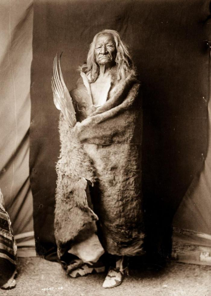 Черный Орел из племени ассинибойнов, 1908 г.