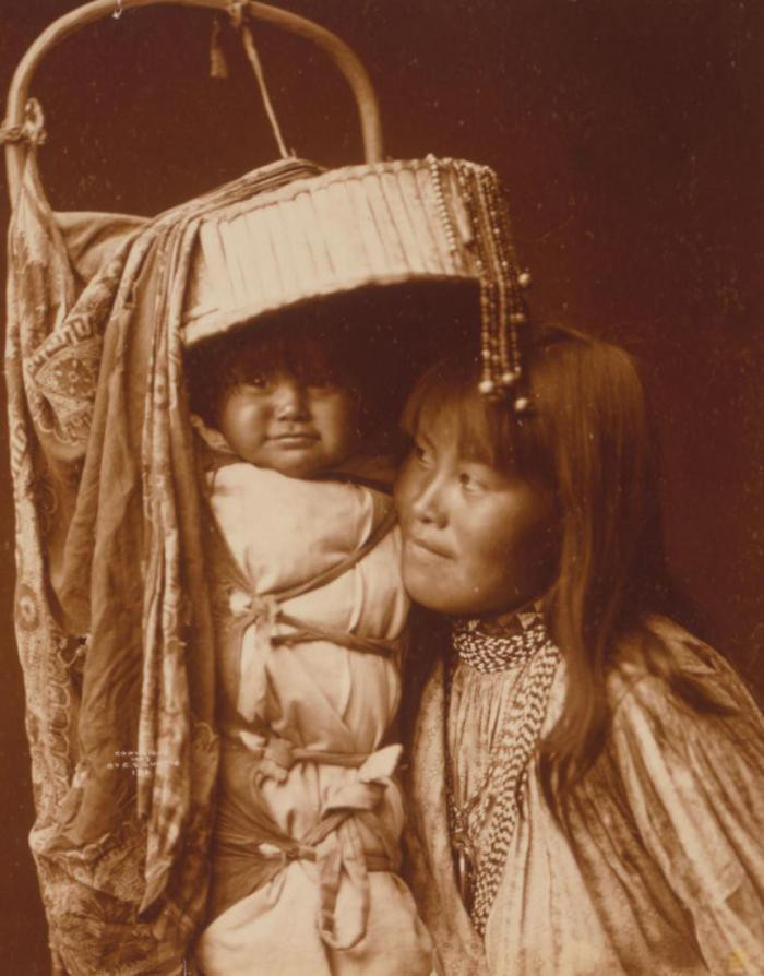 Женщина-апачи с ребенком, 1903 г.