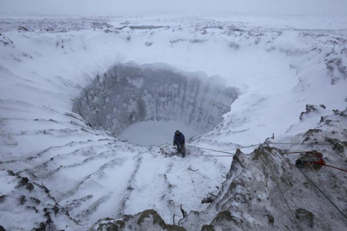 12. Дыра в ледяном щите Антарктиды