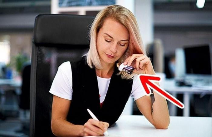 2. Чтобы перестать нервничать, начните жевать что-либо