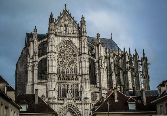 Собор Святого Петра в Бове, Франция — 153 метра