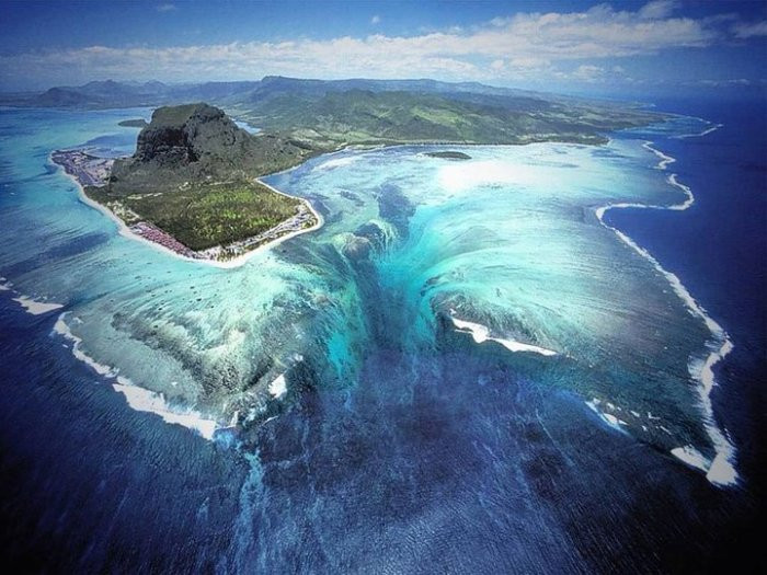 6. Подводный водопад