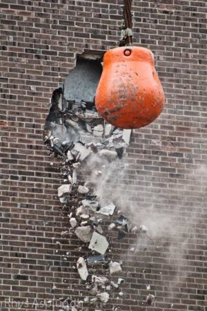 И снова верное предсказание: Wrecking ball