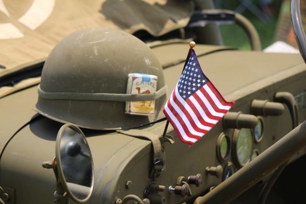 По военным законам США, неудавшаяся попытка суицида преследуется законом