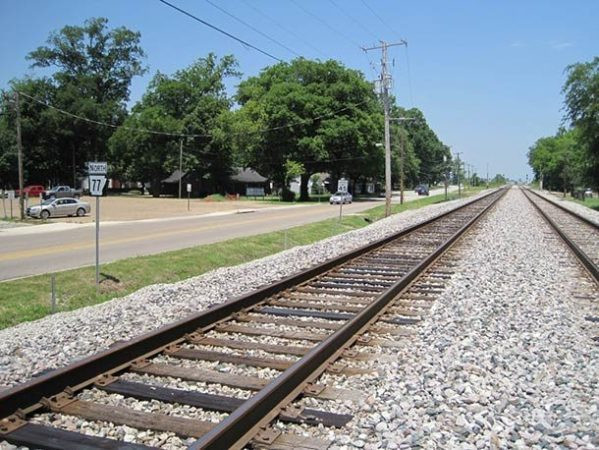В детстве видел, как его друг погиб под поездом