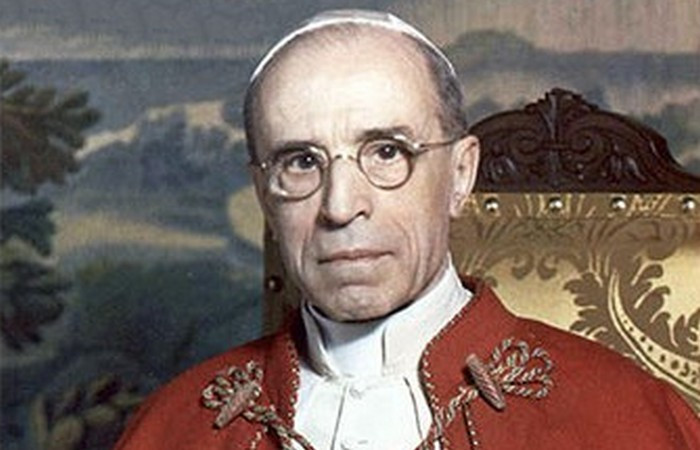 10. Папа Пий XII помогал Гитлеру