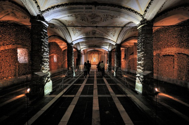 2. «Часовня костей» в Эворе, Португалия