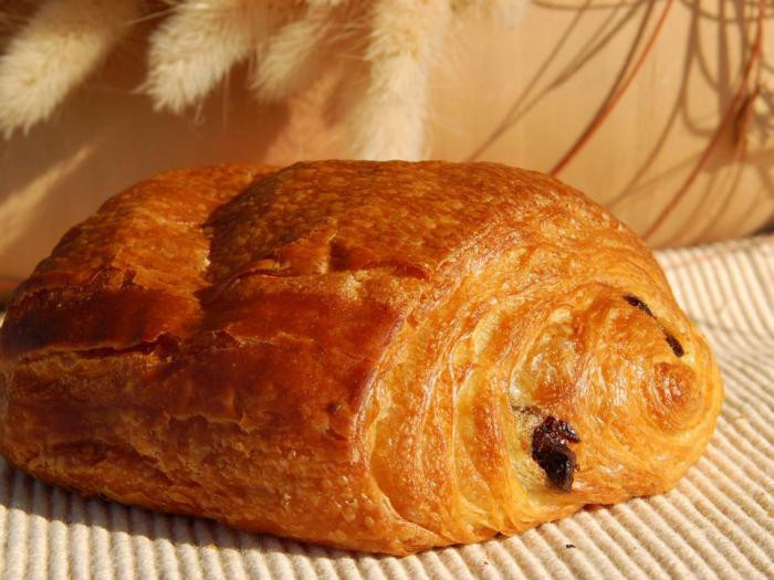 Булочка с шоколадом