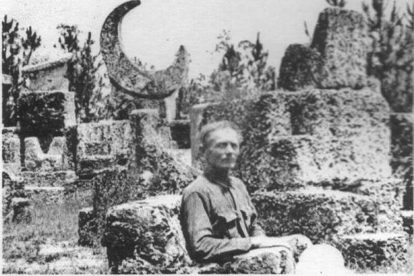 7. Эдвард Лидскалнин (Edward Leedskalnin). 1887 – 1951
