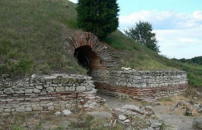 3. Могила в Поморие. Болгария.
