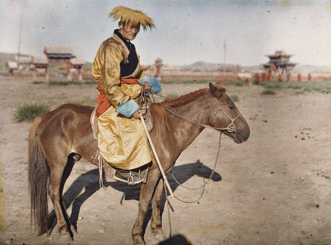 Badamdorj в окрестностях Желтого дворца, Урга, 1913 г.