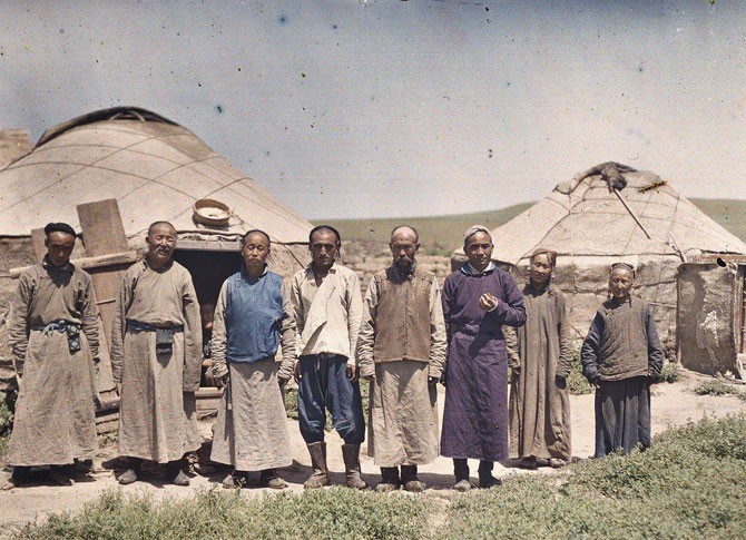 Поселение кочевников во Внутренней Монголии. Китай, 1912 (снимок из предыдущей экспедиции в Китай).