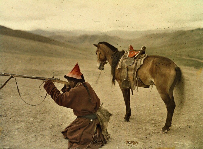 Самый лучший снимок – охотник в окрестностях Урги, 1913 года.
