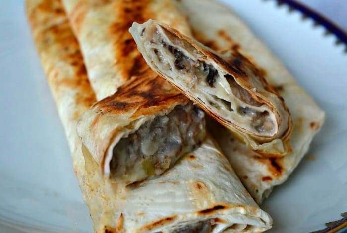 7. Рулеты с сыром и грибами