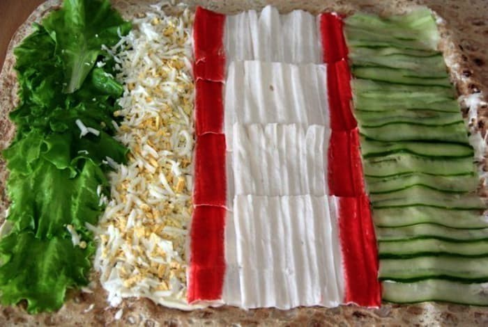 9. Рулет с крабовыми палочками