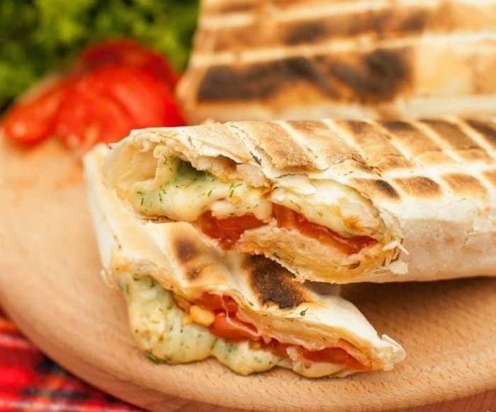 2. Горячий лаваш с овощами