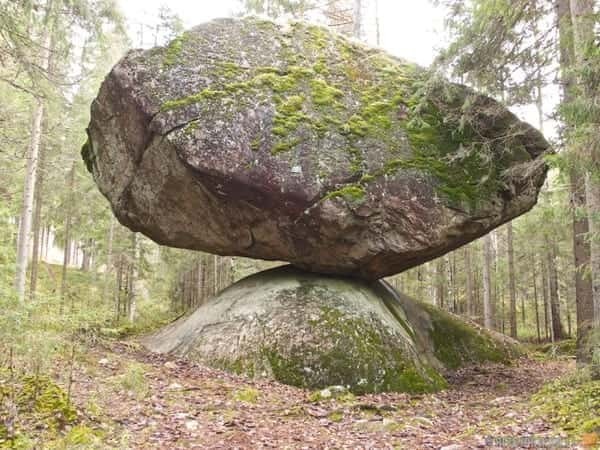 Куммакиви, Странный камень