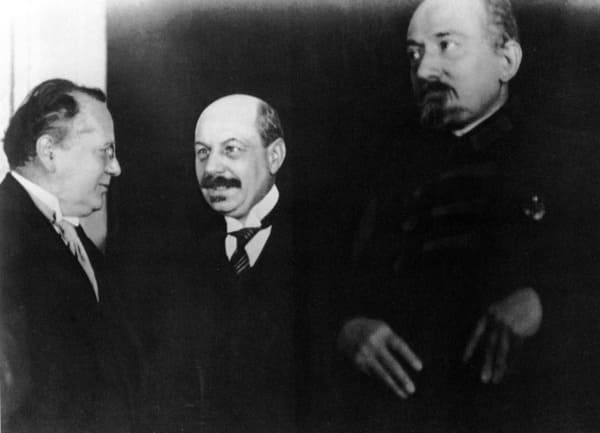 1925. Чичерин и Литвинов принимают первого посла Франции Жана Эрбетта.