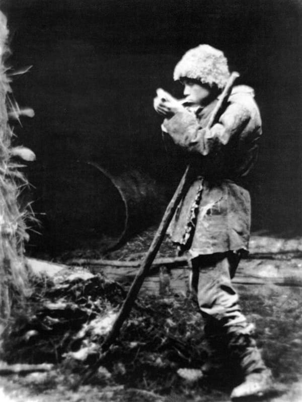 1929. Закурил