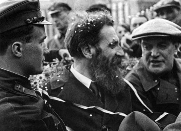 1934. Камарин, Шмидт и Куйбышев на встрече челюскинцев.