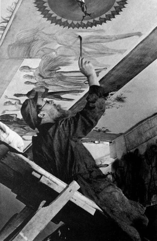 1935. Художник В Фаворский за росписью