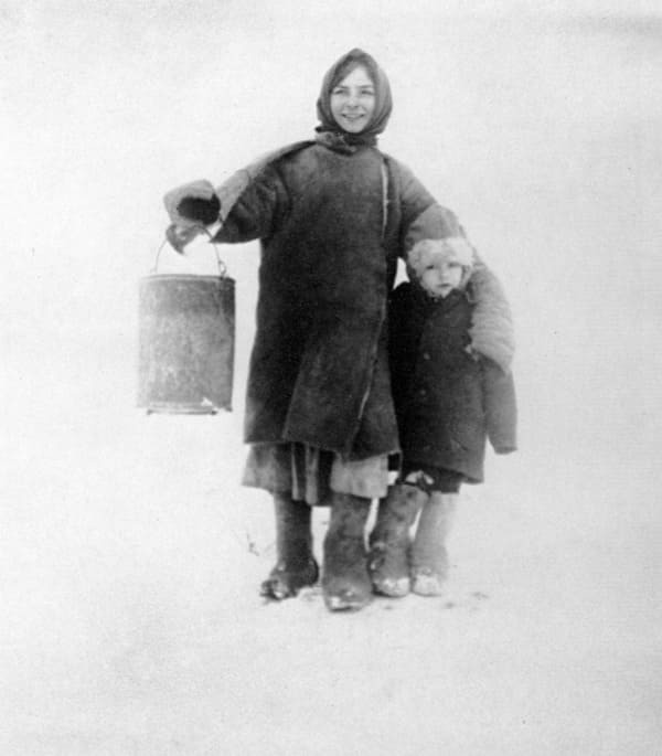 1924. За водой