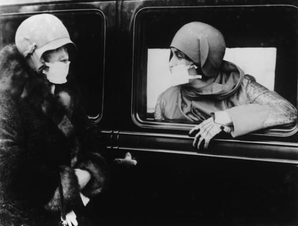 В 1929 году носить маску стало даже своего года шиком.