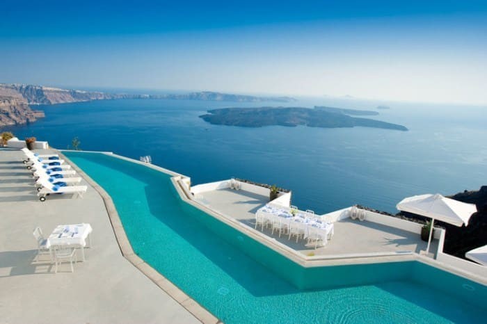 2. Бассейн отеля Grace Santorini