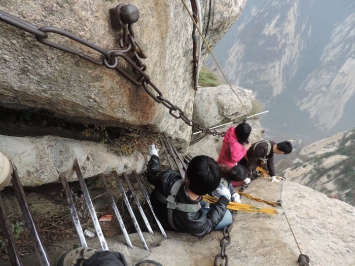 7. Huashan Cliffside Path
