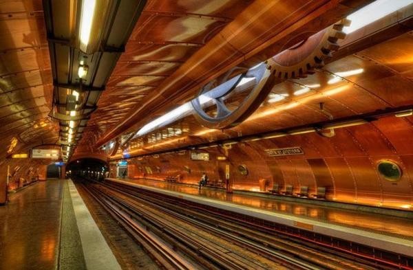 «Искусства и ремесла» (Arts Et Métiers) в Париже