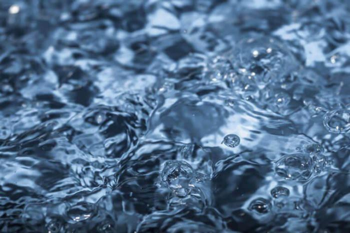 Холодная вода нагревается быстрее, чем горячая вода