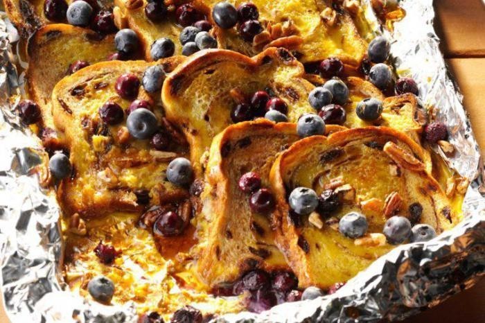Коричные гренки с черникой