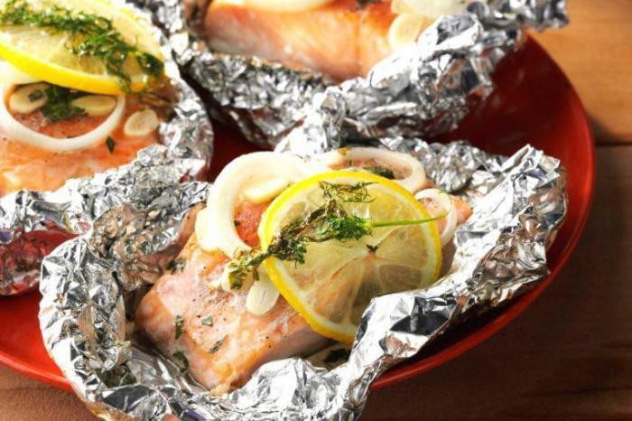 Лосось с лимоном и укропом