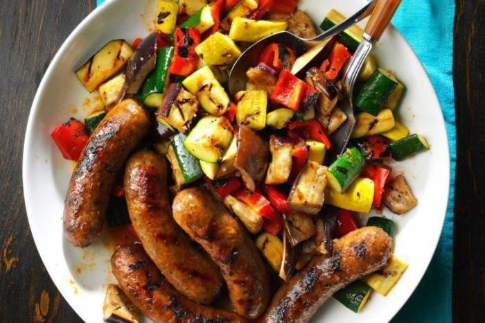 Колбаски с овощами