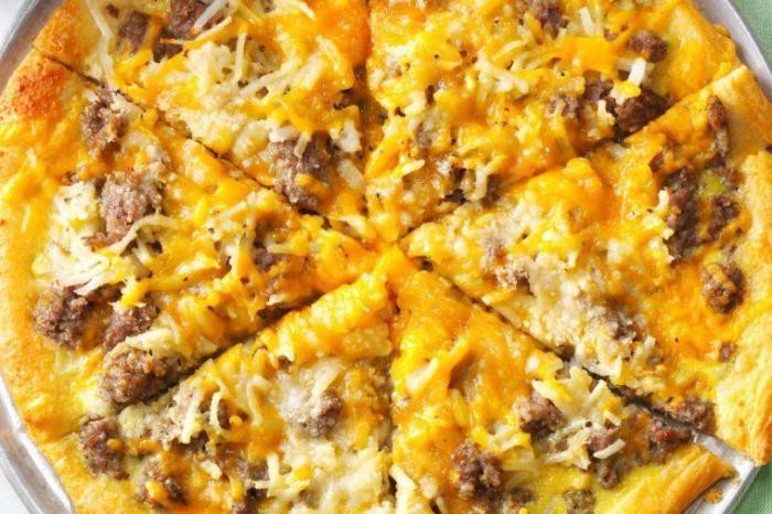 Пицца с картошкой и сосиской