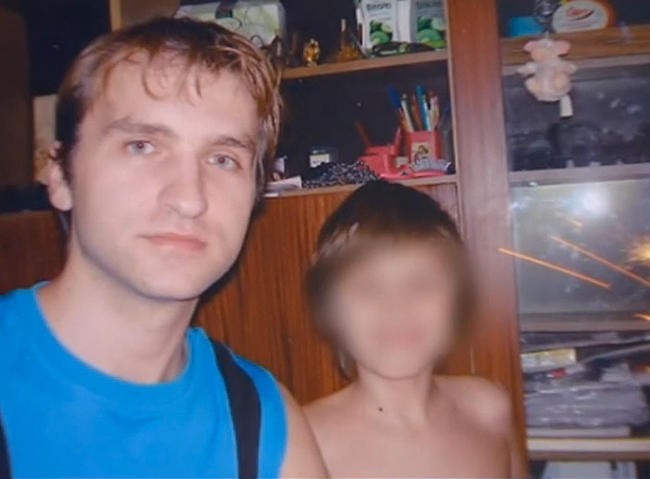 9-летний мальчик жил со своим насильником 10 лет