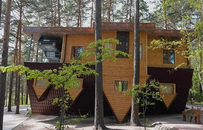 9. «Дом вверх дном» в Новосибирске (Россия)