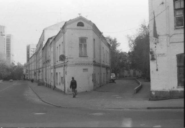 Дом-утюг на Казакова