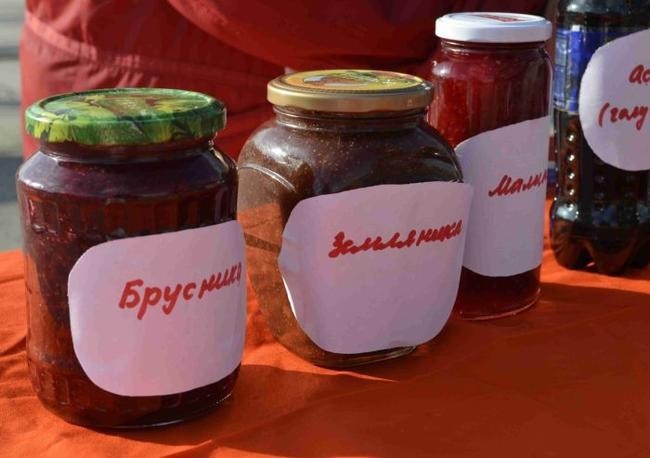 2. Вареньем угощайся, а баночку верни