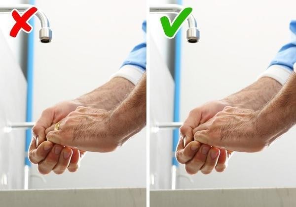 9. Медицинским работникам в Великобритании запрещено носить кольца на работе