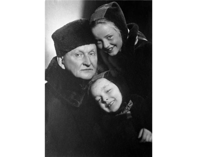 Александр, Марианна и Анастасия Вертинские