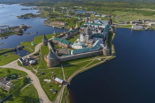 10. Соловецкие острова (Россия)