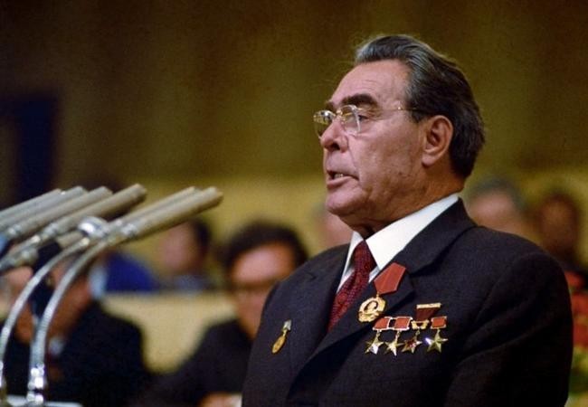 Леонид Брежнев и Джуна Давиташвили
