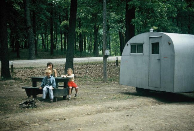 15. Семья в парке трейлеров